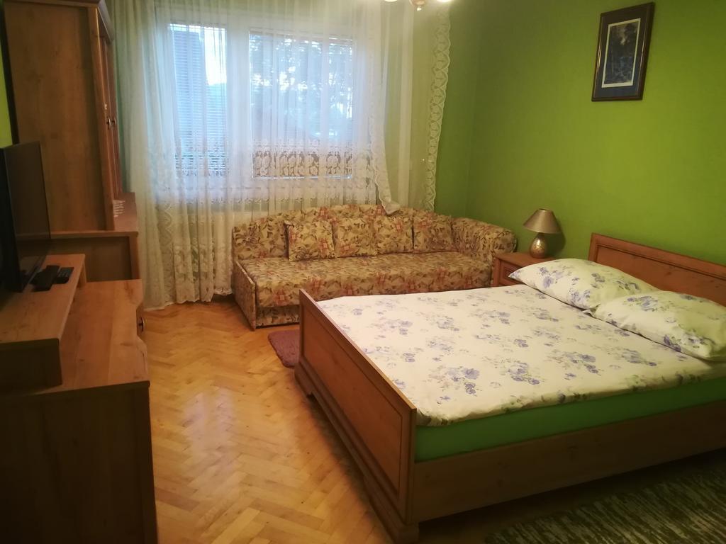 Przystanek Pod Skalkami Apartment Леско Екстериор снимка