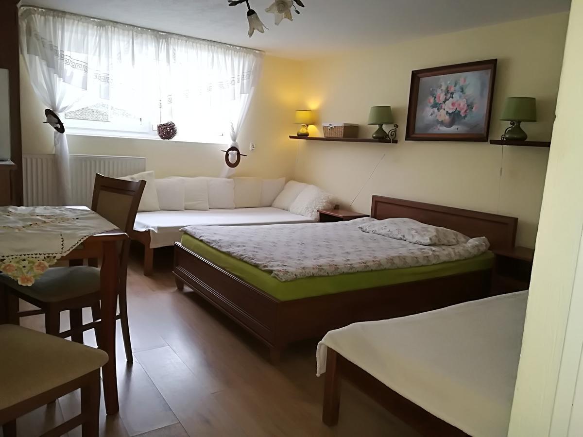 Przystanek Pod Skalkami Apartment Леско Екстериор снимка