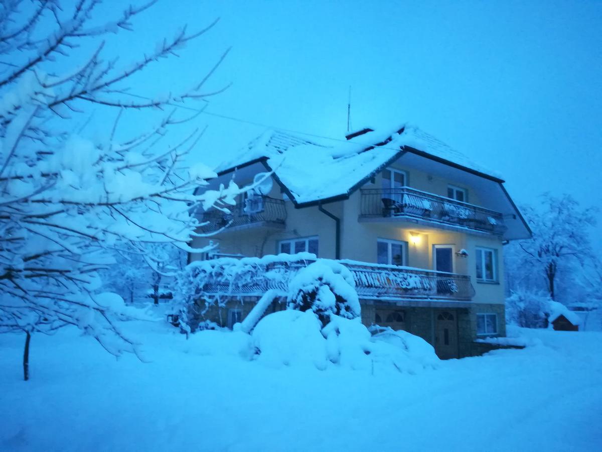 Przystanek Pod Skalkami Apartment Леско Екстериор снимка
